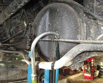 Filling rear differential oil