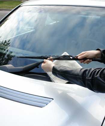 Replacing a windshield wiper