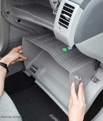 Replacing cabin filter